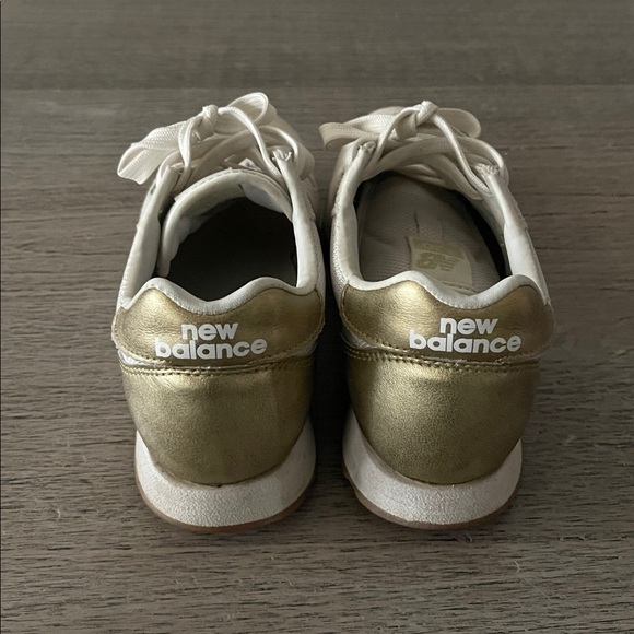 JCrew New Balance Sneakers Cream‎ Gold Size 6 - Picture 2 of 5